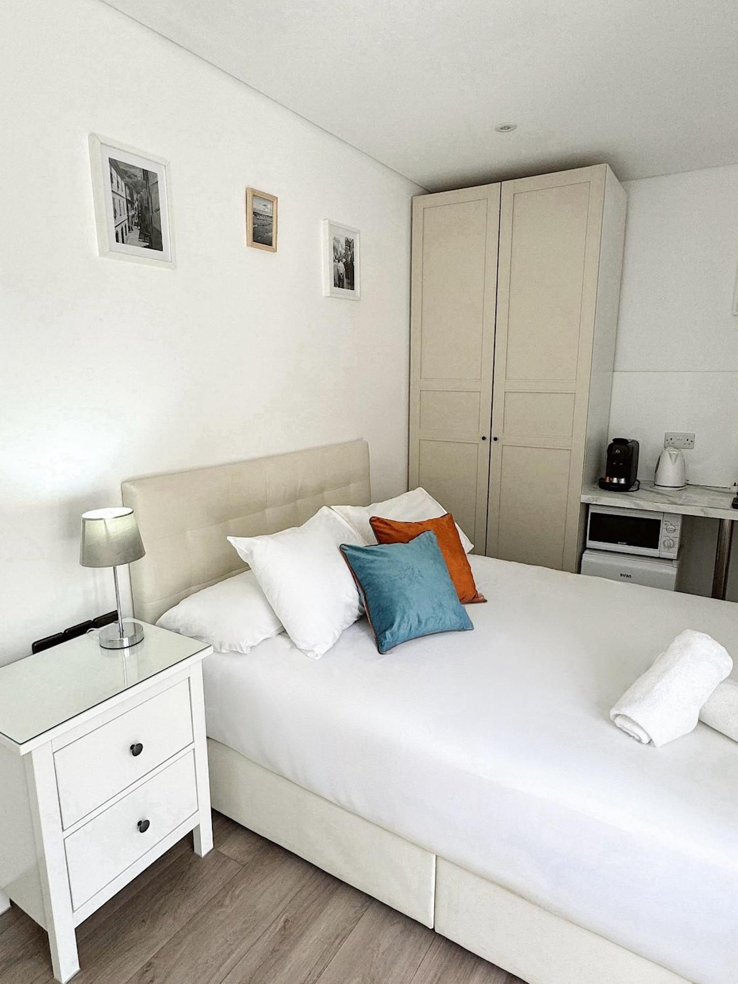 Master Penthouse Double Room Ensuite With Private Terrace - Grand Central House Gibraltar Exterior photo